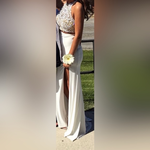 White Beaded Two Piece
ONLY WORN ONCE 
No flaws 
Yoga Pant material - Picture 3 of 4